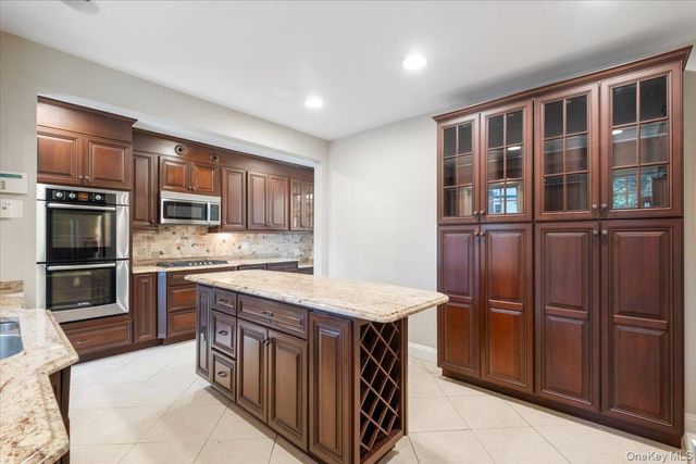 4 Sage Terrace, Scarsdale, NY 10583