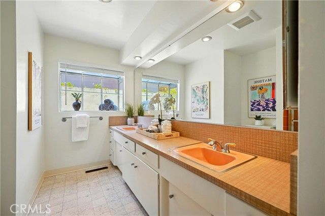 1075 Bryant Road, Long Beach, CA 90815