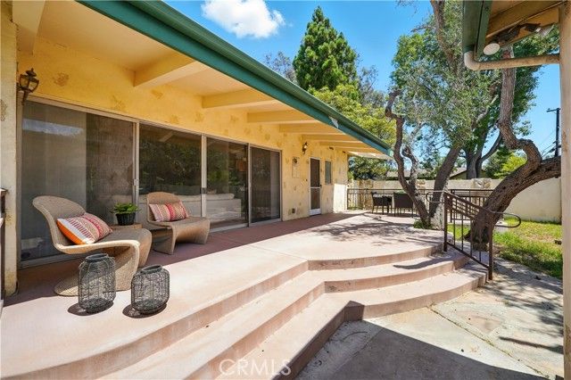 1075 Bryant Road, Long Beach, CA 90815