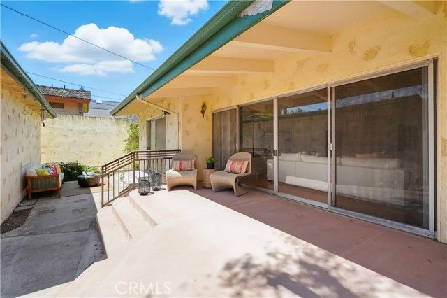 1075 Bryant Road, Long Beach, CA 90815