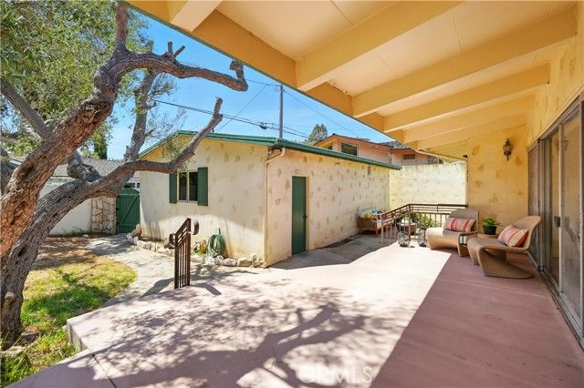 1075 Bryant Road, Long Beach, CA 90815