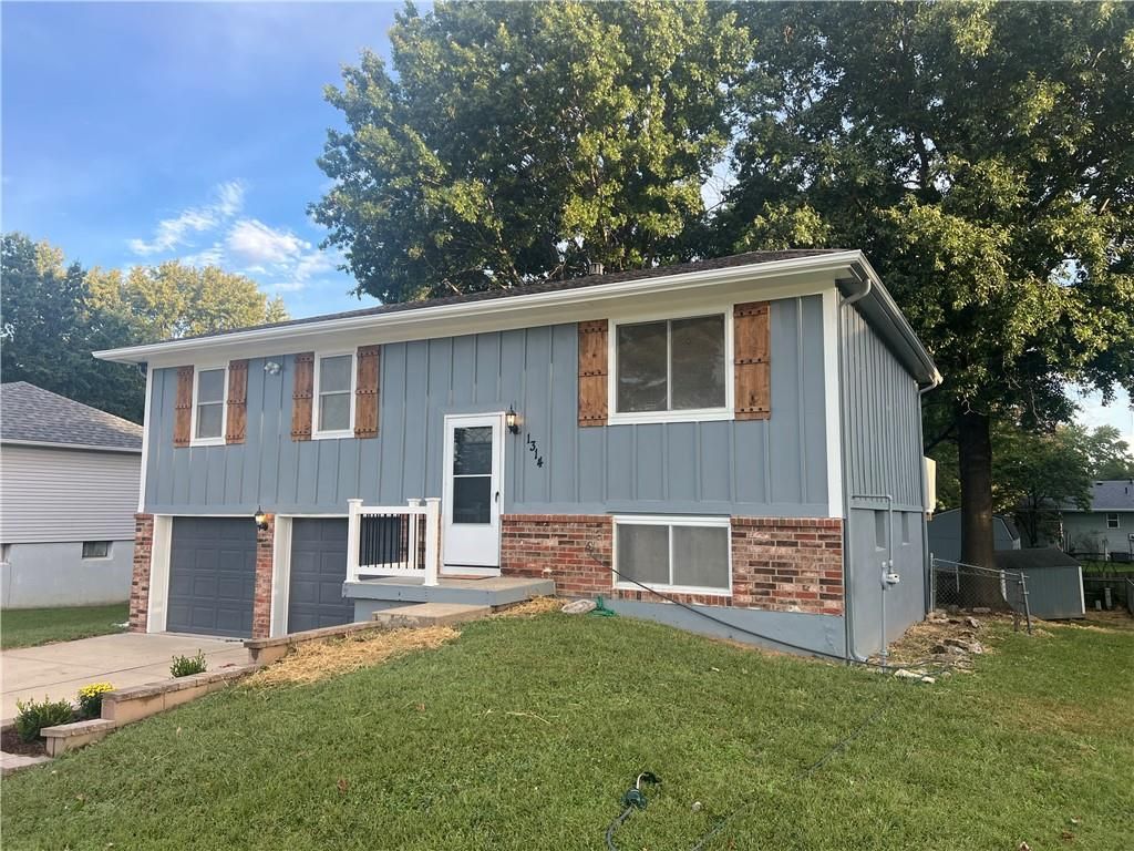 1314 R D Mize Road, Grain Valley, MO 64029