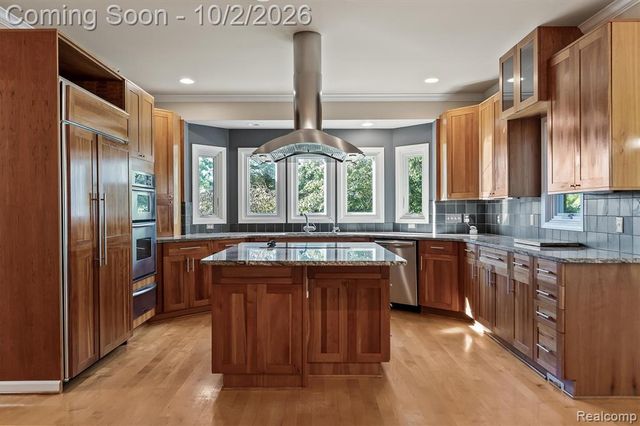 4654 Woodland Hills Drive, Rochester, MI 48306