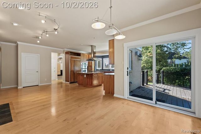 4654 Woodland Hills Drive, Rochester, MI 48306