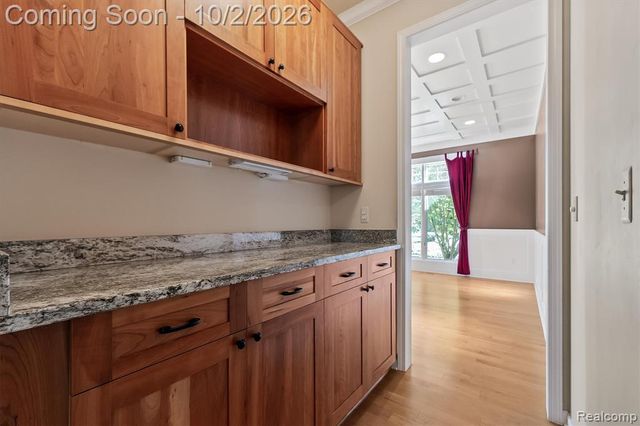 4654 Woodland Hills Drive, Rochester, MI 48306