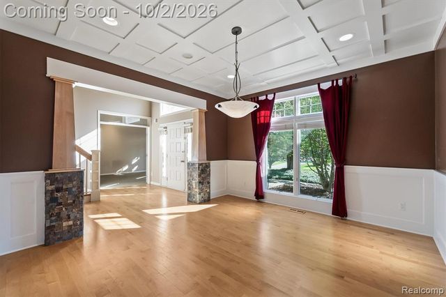 4654 Woodland Hills Drive, Rochester, MI 48306