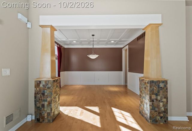 4654 Woodland Hills Drive, Rochester, MI 48306