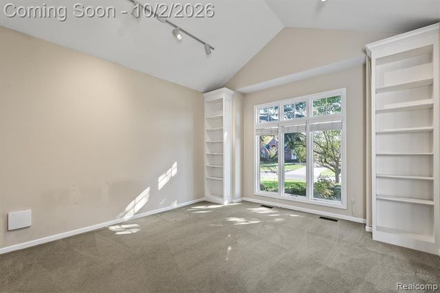 4654 Woodland Hills Drive, Rochester, MI 48306