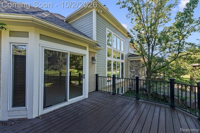 4654 Woodland Hills Drive, Rochester, MI 48306