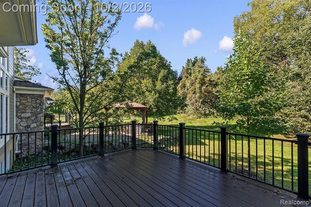 4654 Woodland Hills Drive, Rochester, MI 48306