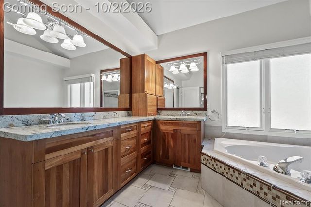 4654 Woodland Hills Drive, Rochester, MI 48306