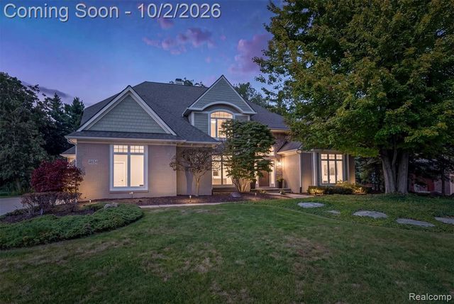 4654 Woodland Hills Drive, Rochester, MI 48306