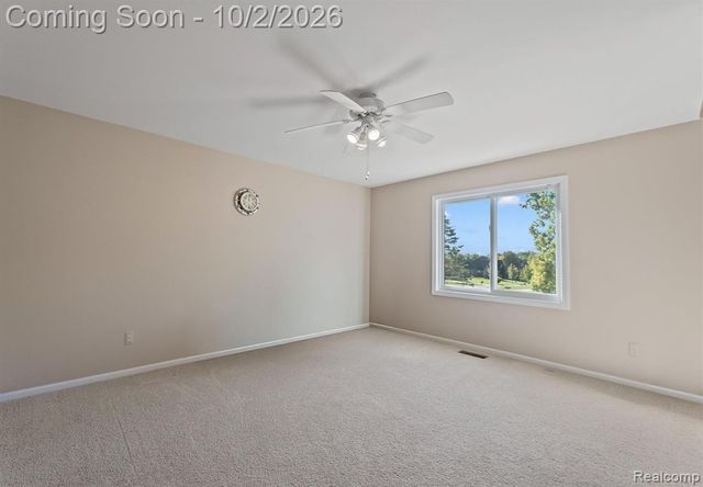4654 Woodland Hills Drive, Rochester, MI 48306
