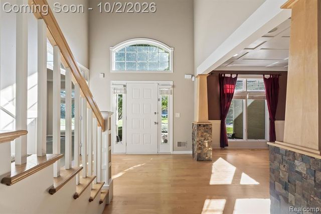 4654 Woodland Hills Drive, Rochester, MI 48306