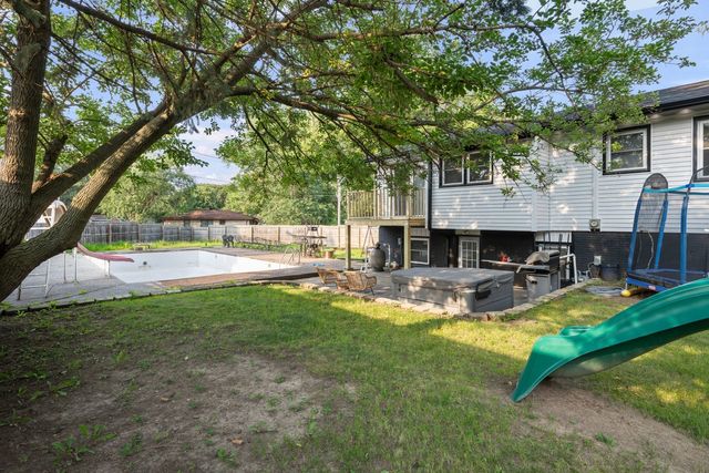 1810 15TH Street, Silvis, IL 61282