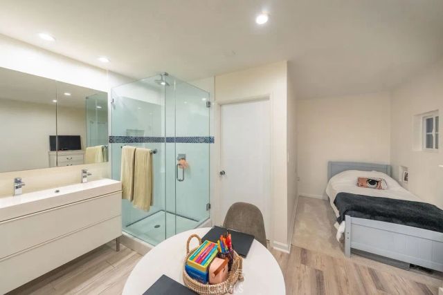 1301 Seward, Los Angeles, CA 90028