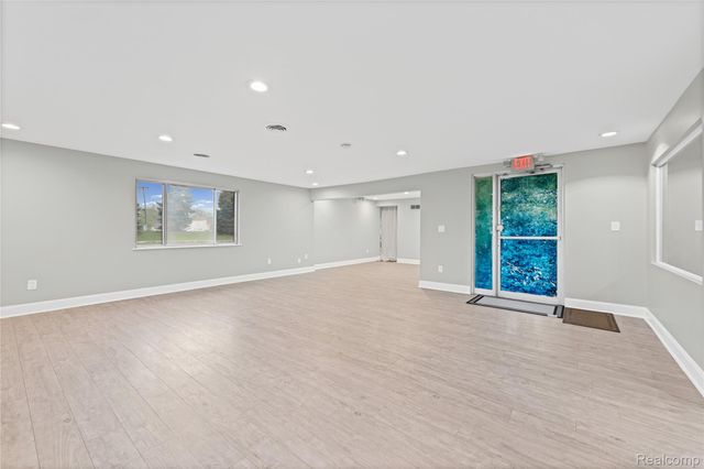 3236 Rochester Road, Troy, MI 48083