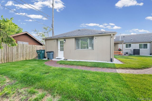 3236 Rochester Road, Troy, MI 48083