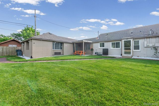 3236 Rochester Road, Troy, MI 48083