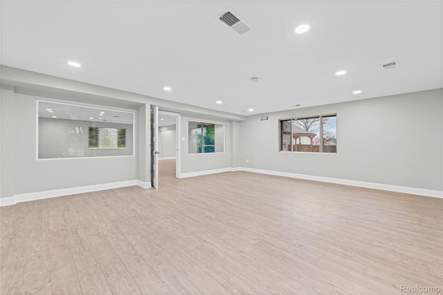 3236 Rochester Road, Troy, MI 48083