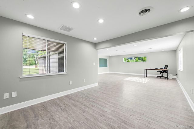 3236 Rochester Road, Troy, MI 48083