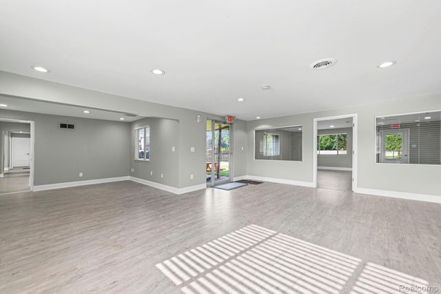 3236 Rochester Road, Troy, MI 48083