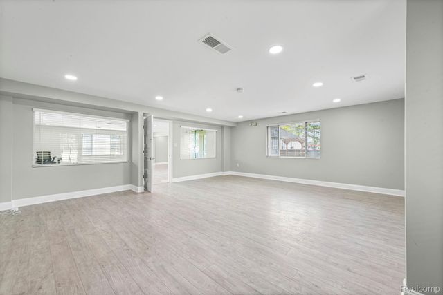 3236 Rochester Road, Troy, MI 48083