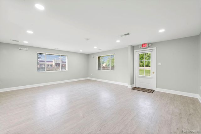3236 Rochester Road, Troy, MI 48083