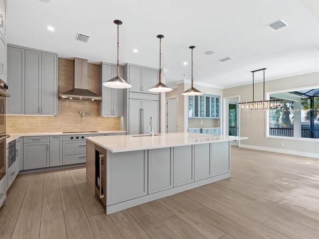 616 MANGROVE POINT ROAD, Siesta Key, FL 34242