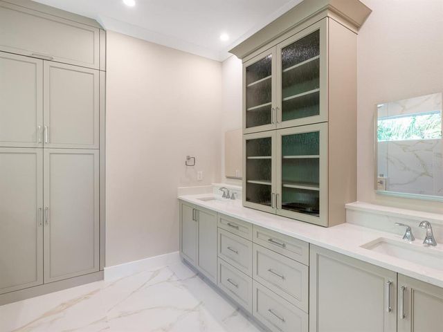 616 MANGROVE POINT ROAD, Siesta Key, FL 34242