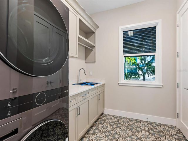 616 MANGROVE POINT ROAD, Siesta Key, FL 34242