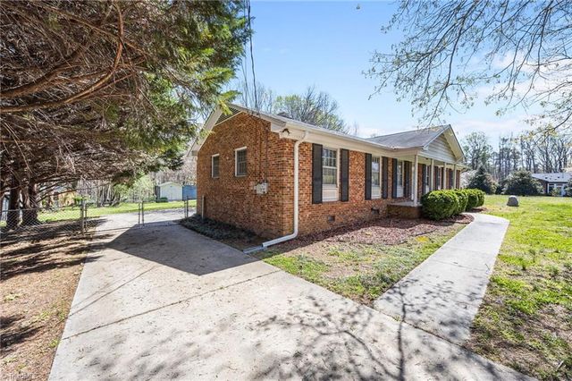 523 & 525 Carlann Valley Road, Mcleansville, NC 27301