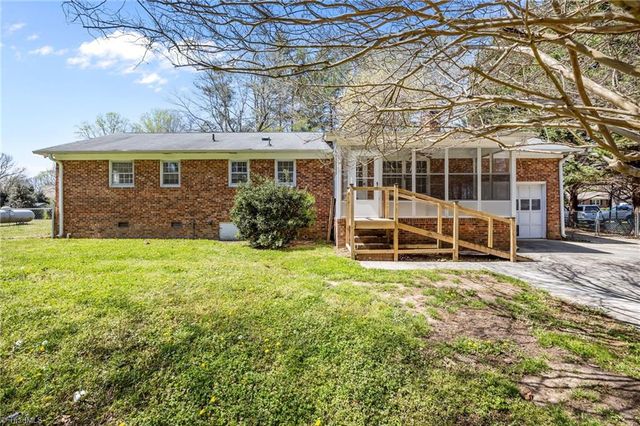 523 & 525 Carlann Valley Road, Mcleansville, NC 27301