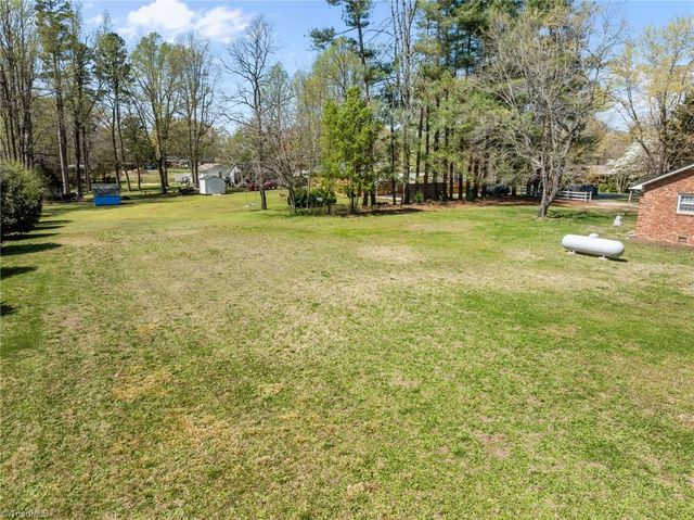 523 & 525 Carlann Valley Road, Mcleansville, NC 27301