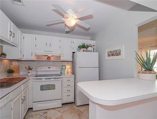 75 Royal Oak Court 204, Vero Beach, FL 32962