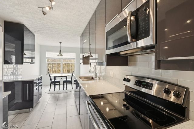 4021 Falconswalk Court 14, Stow, OH 44224