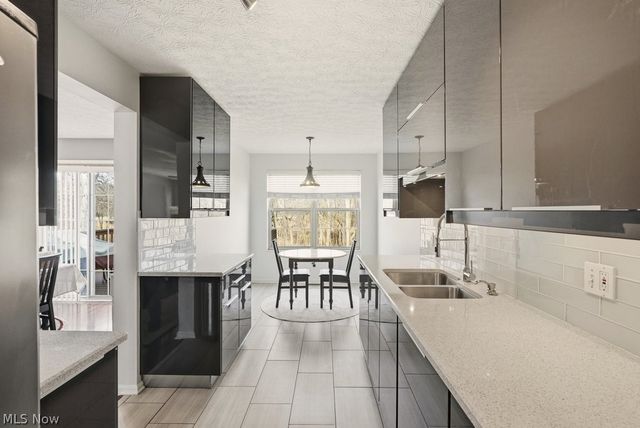 4021 Falconswalk Court 14, Stow, OH 44224