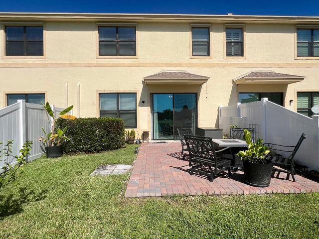 9854 E Villa Circle, Vero Beach, FL 32966
