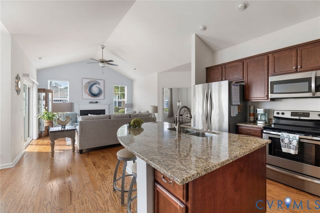 12128 Magnolia Bluff Ct, Chester, VA 23831