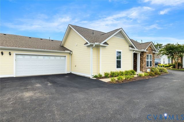 12128 Magnolia Bluff Ct, Chester, VA 23831
