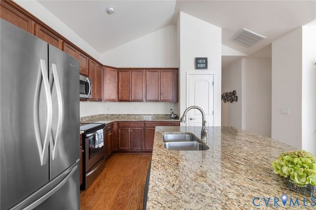 12128 Magnolia Bluff Ct, Chester, VA 23831