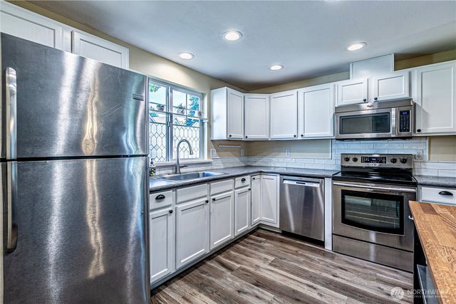 2706 9th Street SE, Puyallup, WA 98374