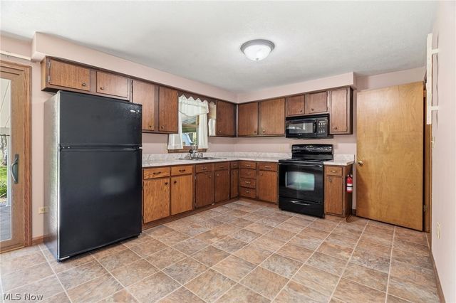 334 Providence Avenue SE, New Philadelphia, OH 44663