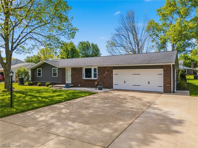 334 Providence Avenue SE, New Philadelphia, OH 44663
