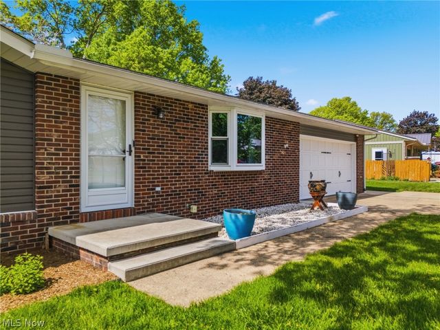 334 Providence Avenue SE, New Philadelphia, OH 44663
