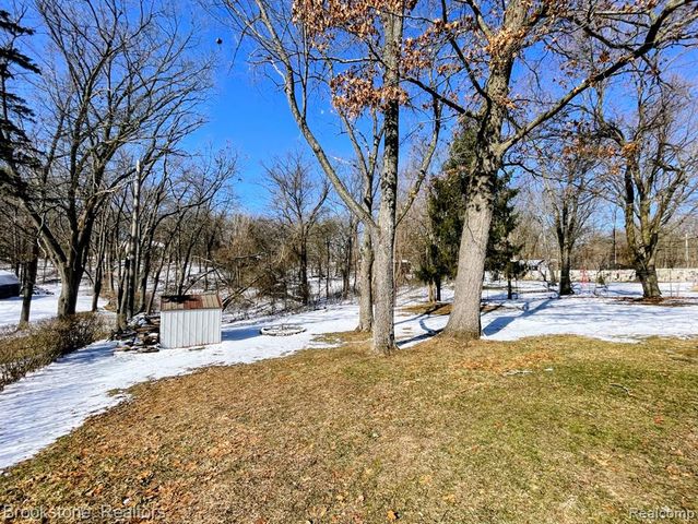 4354 Grass Lake Road, White Lake, MI 48383