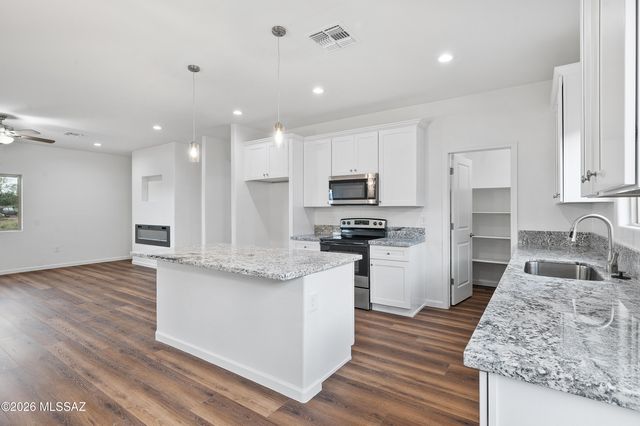 3194 E Andrada Road, Vail, AZ 85641