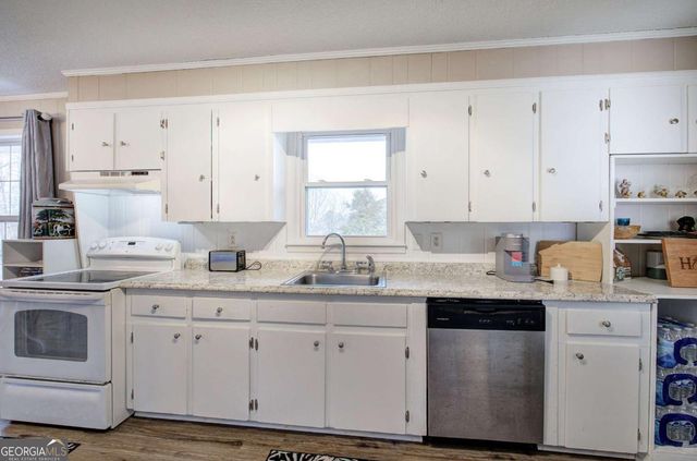 97 Pine Grove Circle NW, Adairsville, GA 30103