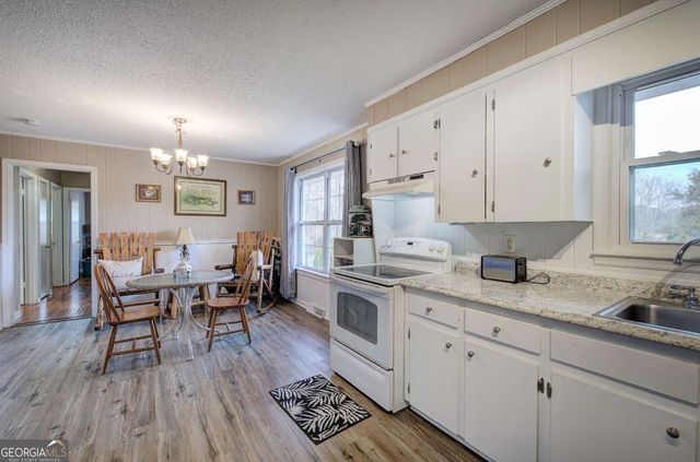 97 Pine Grove Circle NW, Adairsville, GA 30103