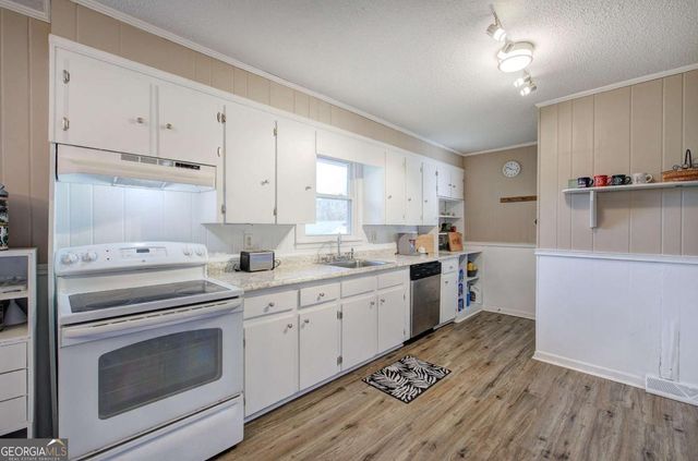 97 Pine Grove Circle NW, Adairsville, GA 30103